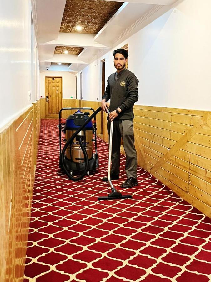 Hotel Sheen Srīnagar Eksteriør bilde