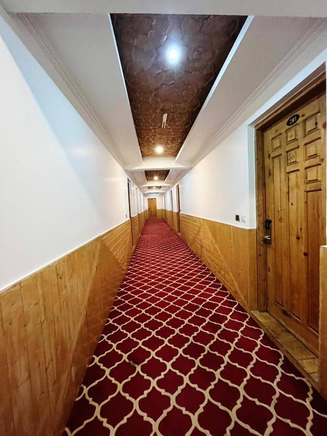 Hotel Sheen Srīnagar Eksteriør bilde