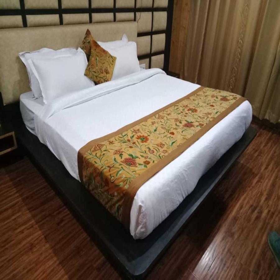 Hotel Sheen Srīnagar Eksteriør bilde