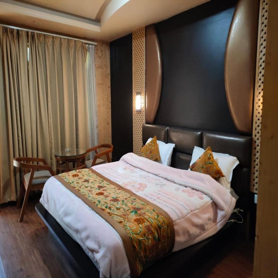 Hotel Sheen Srīnagar Eksteriør bilde