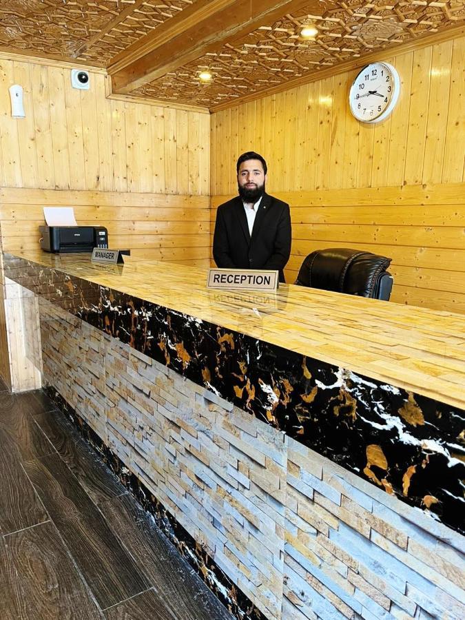 Hotel Sheen Srīnagar Eksteriør bilde