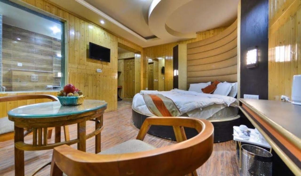 Hotel Sheen Srīnagar Eksteriør bilde
