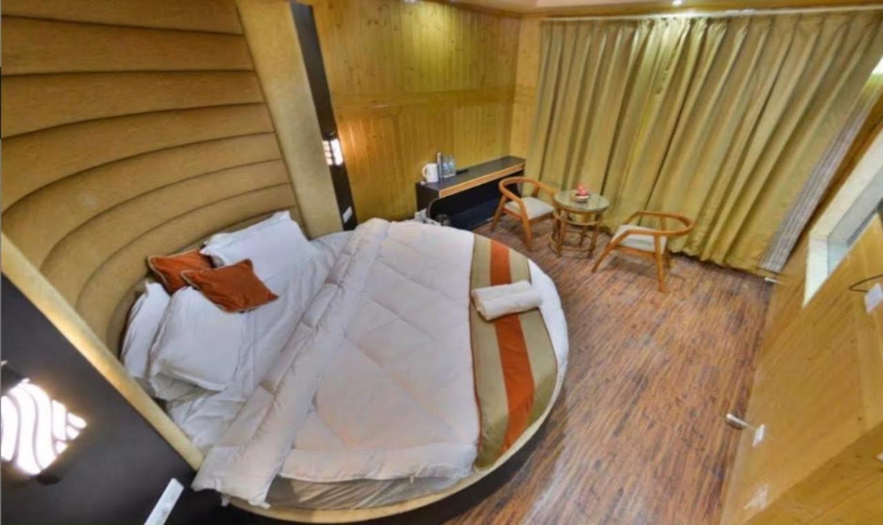 Hotel Sheen Srīnagar Eksteriør bilde