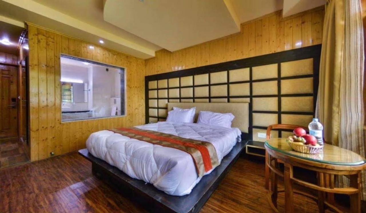 Hotel Sheen Srīnagar Eksteriør bilde
