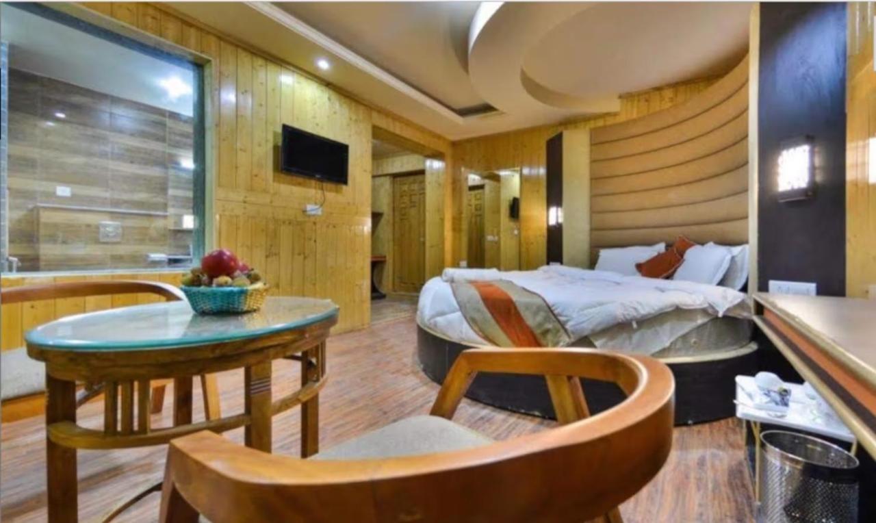 Hotel Sheen Srīnagar Eksteriør bilde